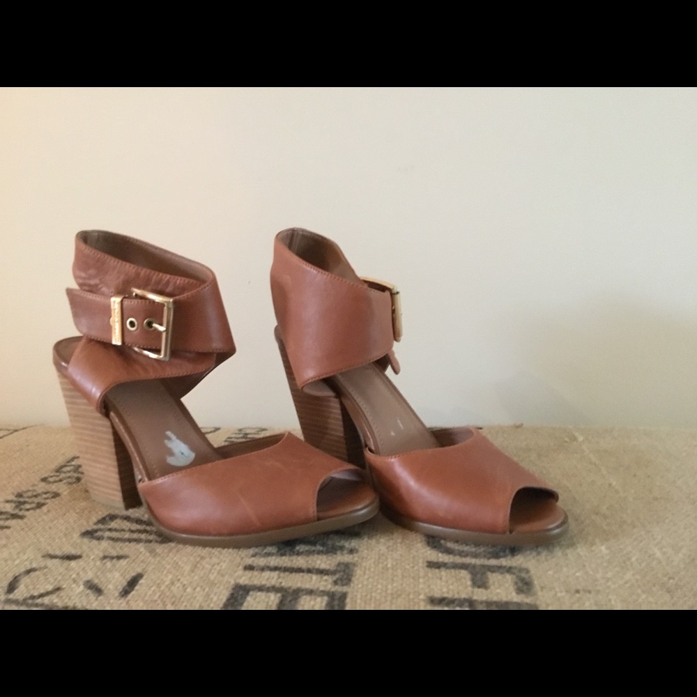 Leather sandals